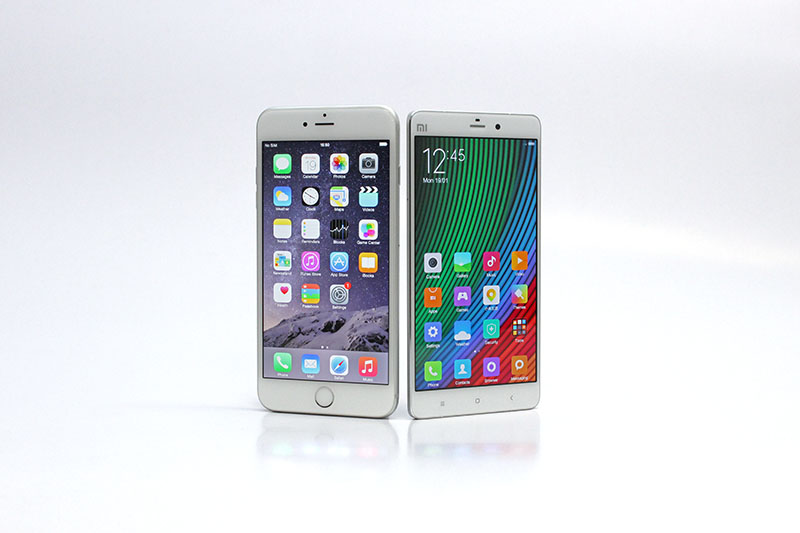 Apple iphone vs. Xiaomi vs Apple. Айфон vs Xiaomi. Сяоми против эпл. Xiaomi копия айфона.